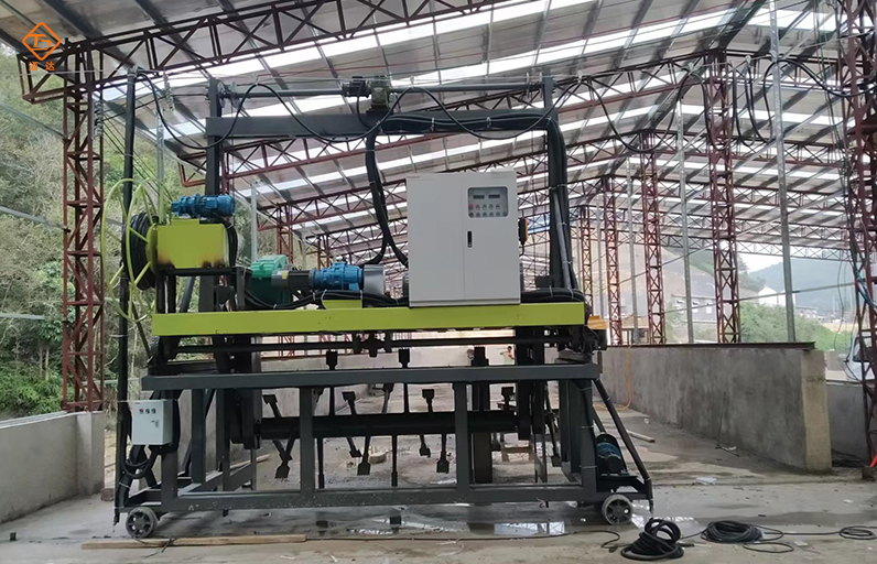 秸稈污泥槽式翻拋機(jī) 秸稈污泥槽式翻拋機(jī)